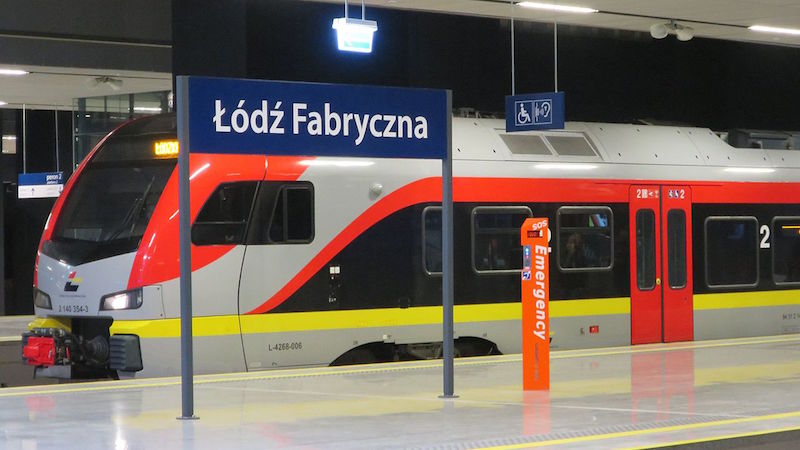APS_Flirt_Polen_Lodz_Fabrycna_perony_Travelarz